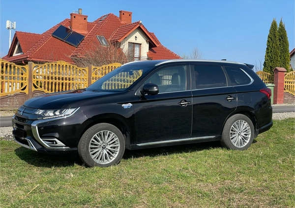 Mitsubishi Outlander cena 95000 przebieg: 170000, rok produkcji 2019 z Rzeszów małe 154